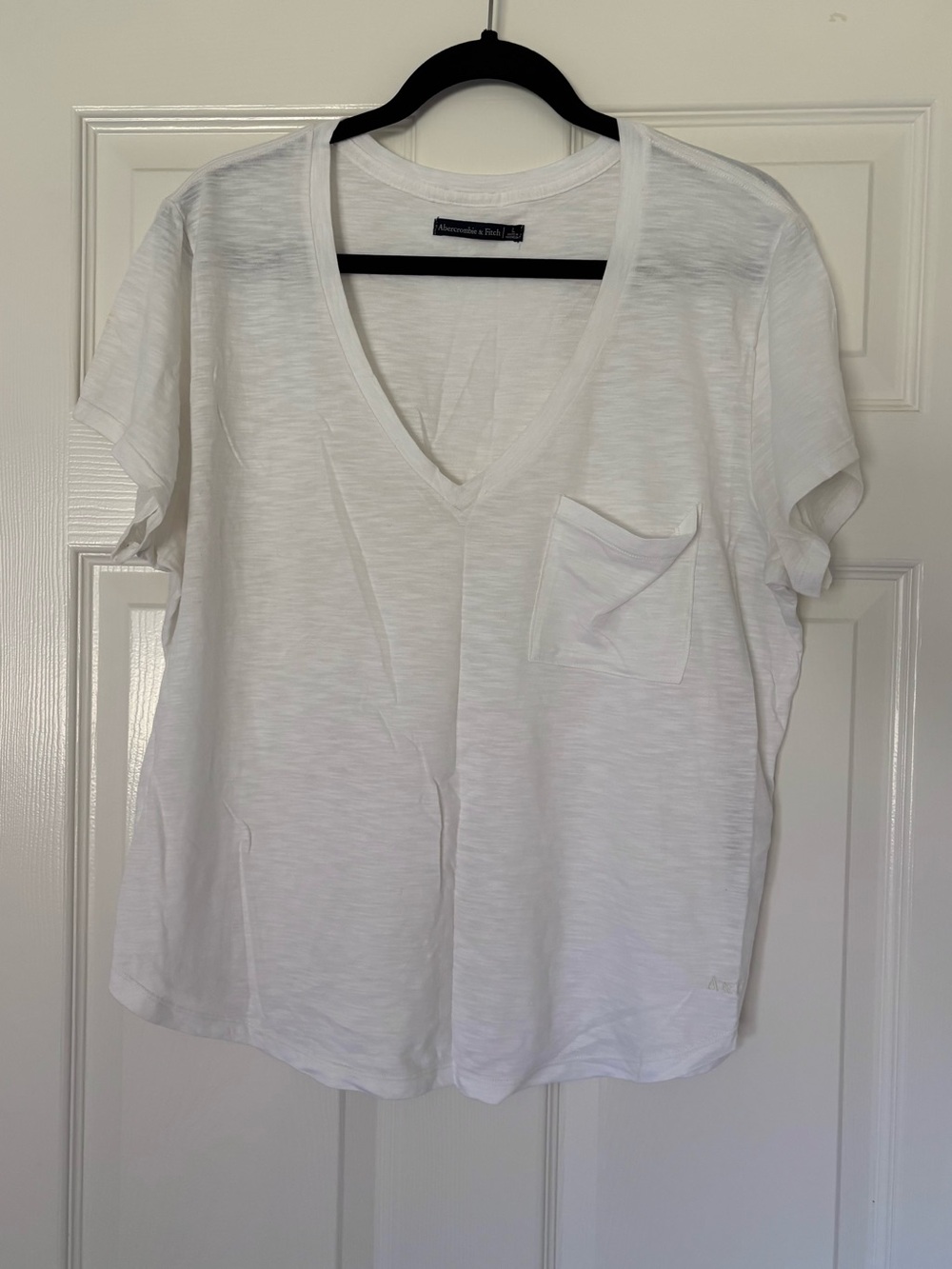 Abercrombie & Fitch V-Neck Boyfriend Tee Women’s size L White